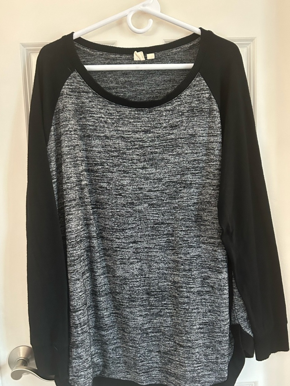 GAP Black & Heather Gray Knit Raglan Pullover